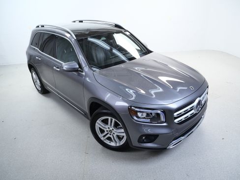 Used 2022 Mercedes-Benz GLB 250 4MATIC image 4