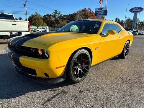Used 2017 Dodge Challenger SRT w/ Technology Group image 7