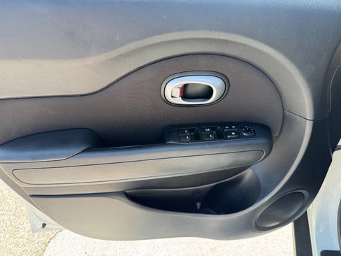 Used 2016 Kia Soul FWD image 11