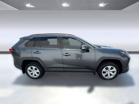 Used 2019 Toyota RAV4 LE AWD/4WD image 8