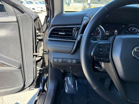 Used 2021 Toyota Camry SE image 15