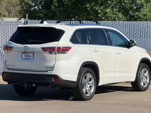 Used 2014 Toyota Highlander Limited Platinum FWD image 4
