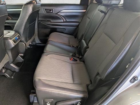 Used 2018 Toyota Highlander Plus AWD/4WD image 25