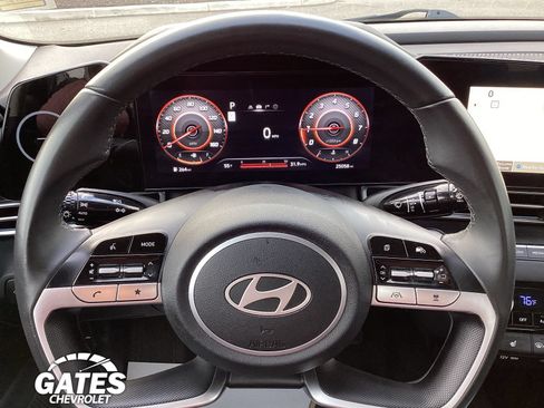 Used 2025 Hyundai Elantra SEL FWD image 23