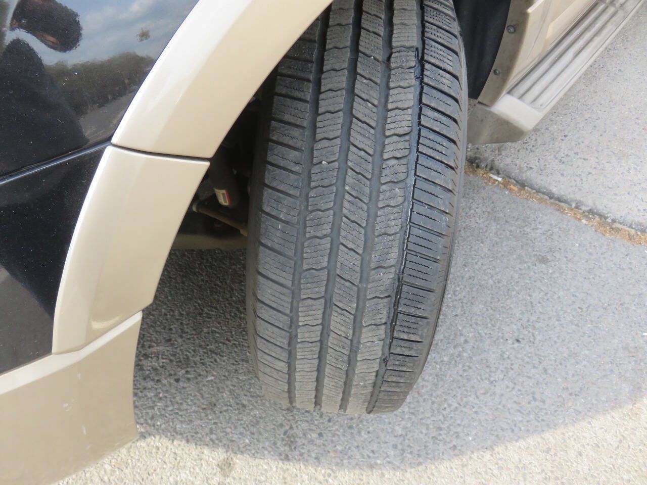 Used 2014 Ford Expedition EL XLT w/ Equipment Group 202A AWD/4WD image 32