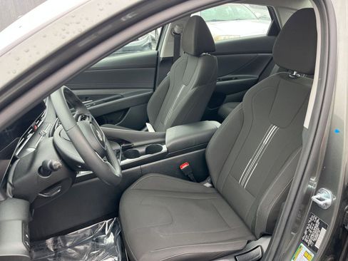Used 2025 Hyundai Elantra SEL image 37