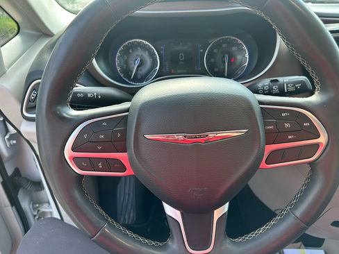 Used 2022 Chrysler Voyager LX FWD image 28