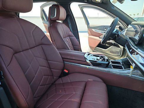 New 2025 BMW i7 xDrive60 image 10