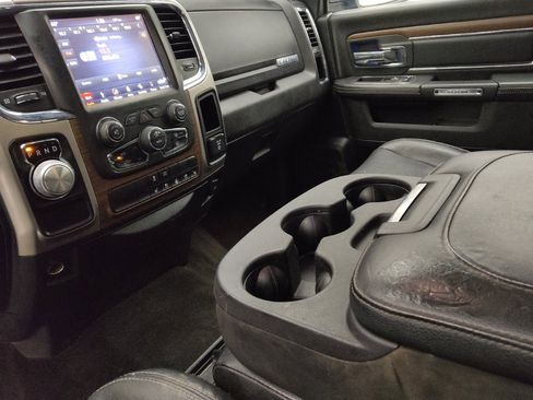 Used 2018 RAM 1500 Laramie RWD image 26