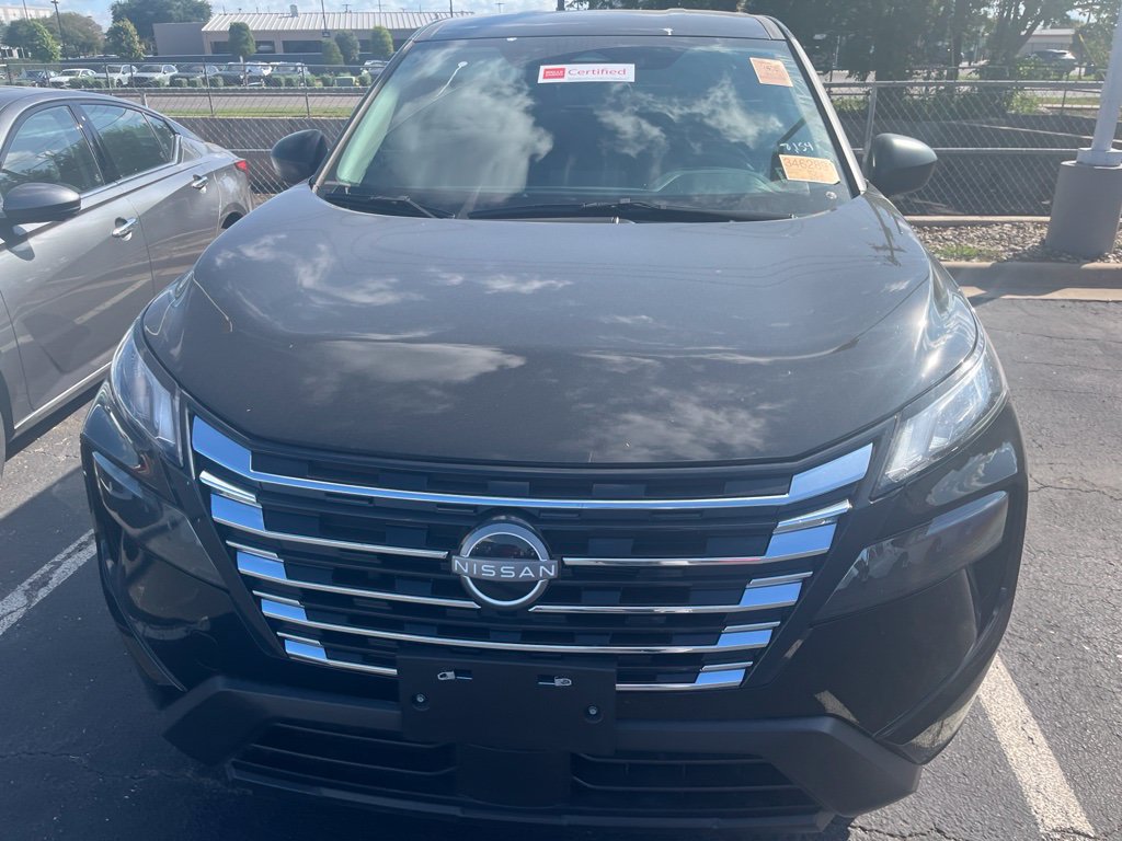 Used 2025 Nissan Rogue S FWD image 2