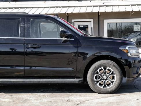 Used 2024 Ford Expedition Max XLT image 13