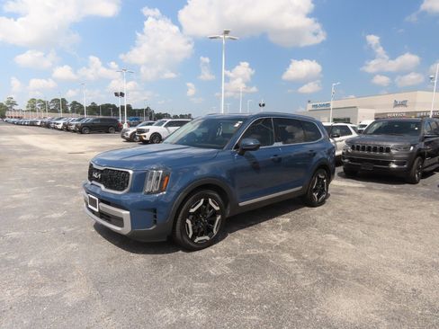Used 2023 Kia Telluride EX FWD image 2