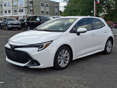 Used 2023 Toyota Corolla SE FWD image 3
