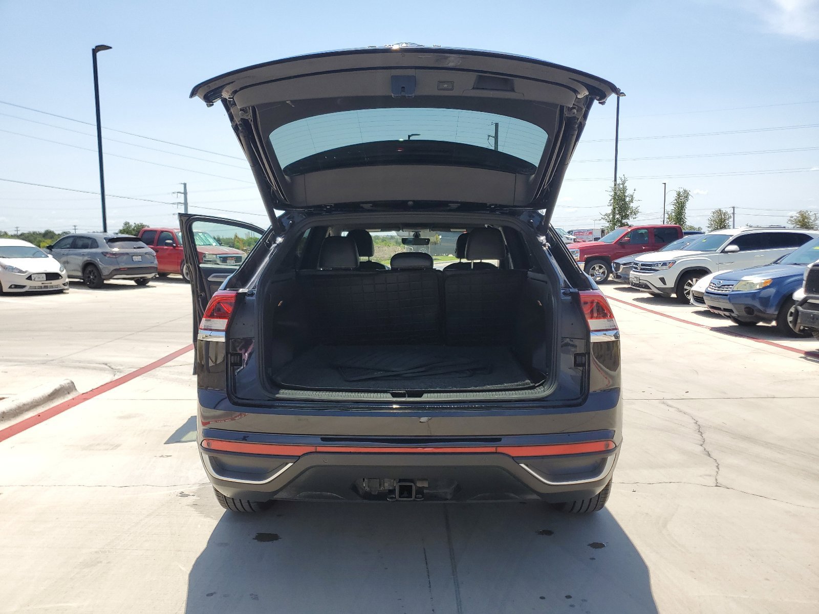 Used 2023 Volkswagen Atlas Cross Sport SE FWD image 29
