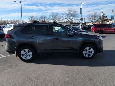 Used 2019 Toyota RAV4 XLE image 3