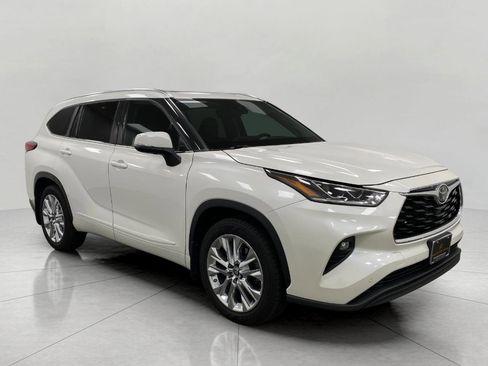 Used 2021 Toyota Highlander Limited image 1