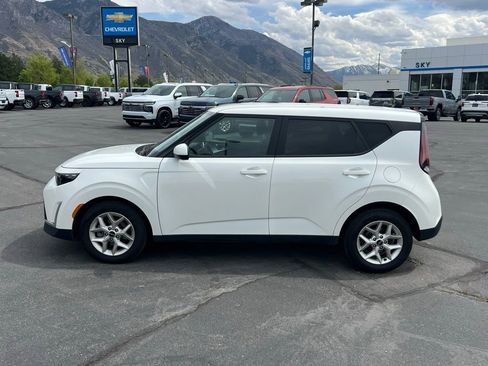 Used 2024 Kia Soul LX w/ Option Group 015 FWD image 11