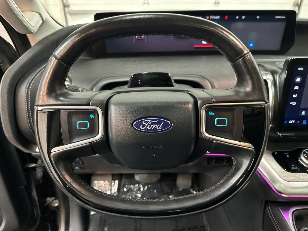 Used 2025 Ford Expedition Max Platinum AWD/4WD image 13