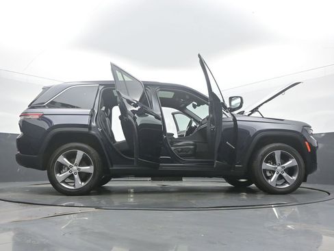 Used 2024 Jeep Grand Cherokee Limited w/ Luxury Tech Group II image 61