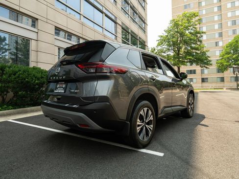 Used 2023 Nissan Rogue SV AWD/4WD image 3