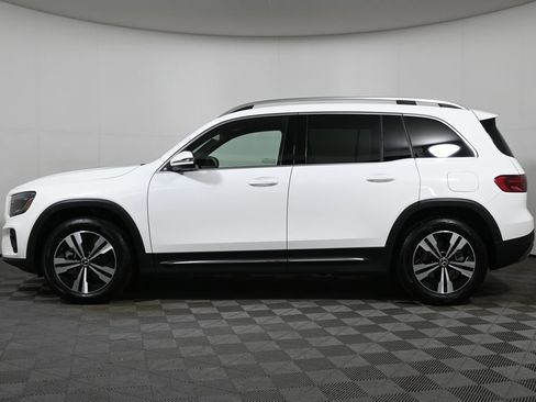 Used 2025 Mercedes-Benz GLB 250 4MATIC image 2