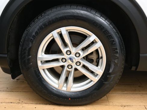 Used 2022 Ford Explorer XLT w/ Equipment Group 202A AWD/4WD image 11