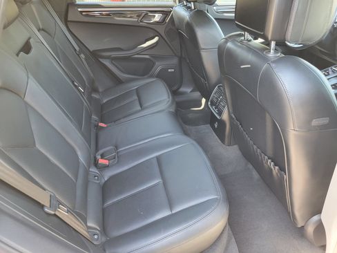 Certified 2023 Porsche Macan S AWD/4WD image 29
