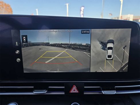 Used 2024 Hyundai Elantra Limited image 11