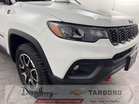 Used 2025 Jeep Compass Trailhawk AWD/4WD image 10