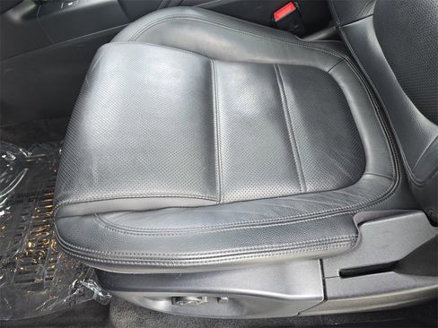 Used 2019 Jaguar E-PACE SE image 32