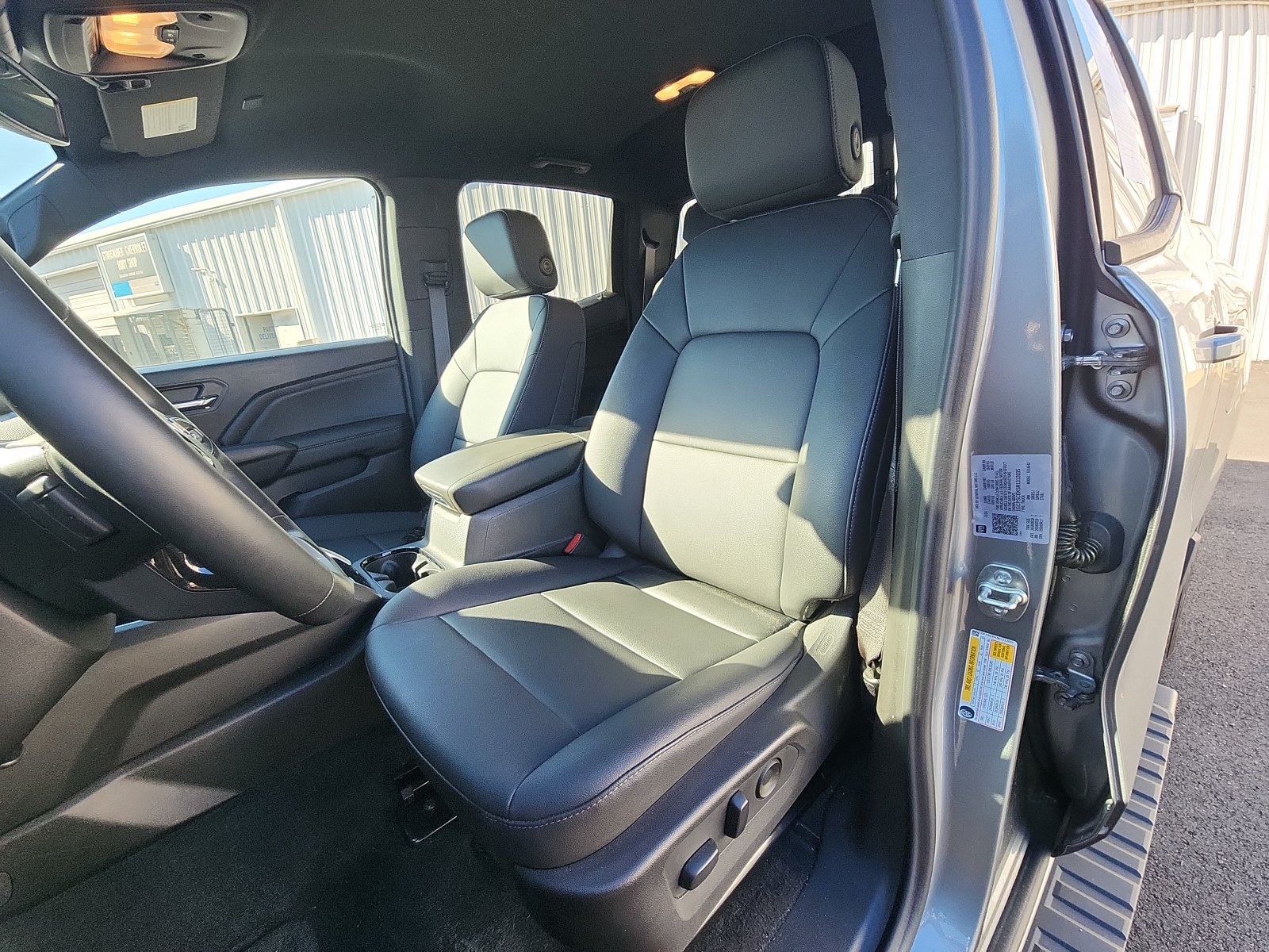 Used 2024 Chevrolet Colorado LT w/ LT Convenience Package III RWD image 18