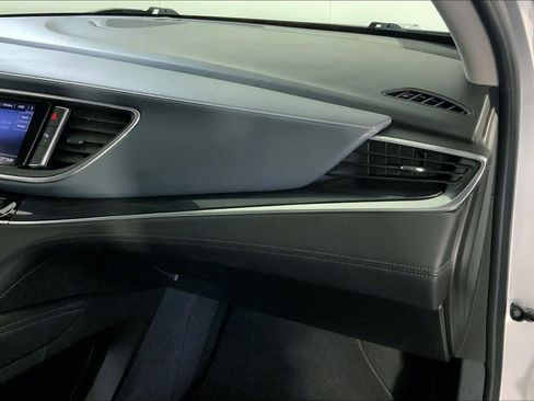 Used 2020 Buick Enclave Essence FWD image 15