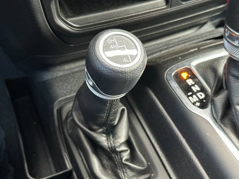 Used 2022 Jeep Wrangler Unlimited Sport AWD/4WD image 39