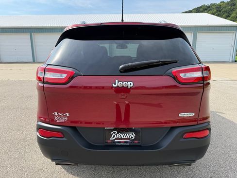 Used 2016 Jeep Cherokee Latitude w/ Cold Weather Group AWD/4WD image 5