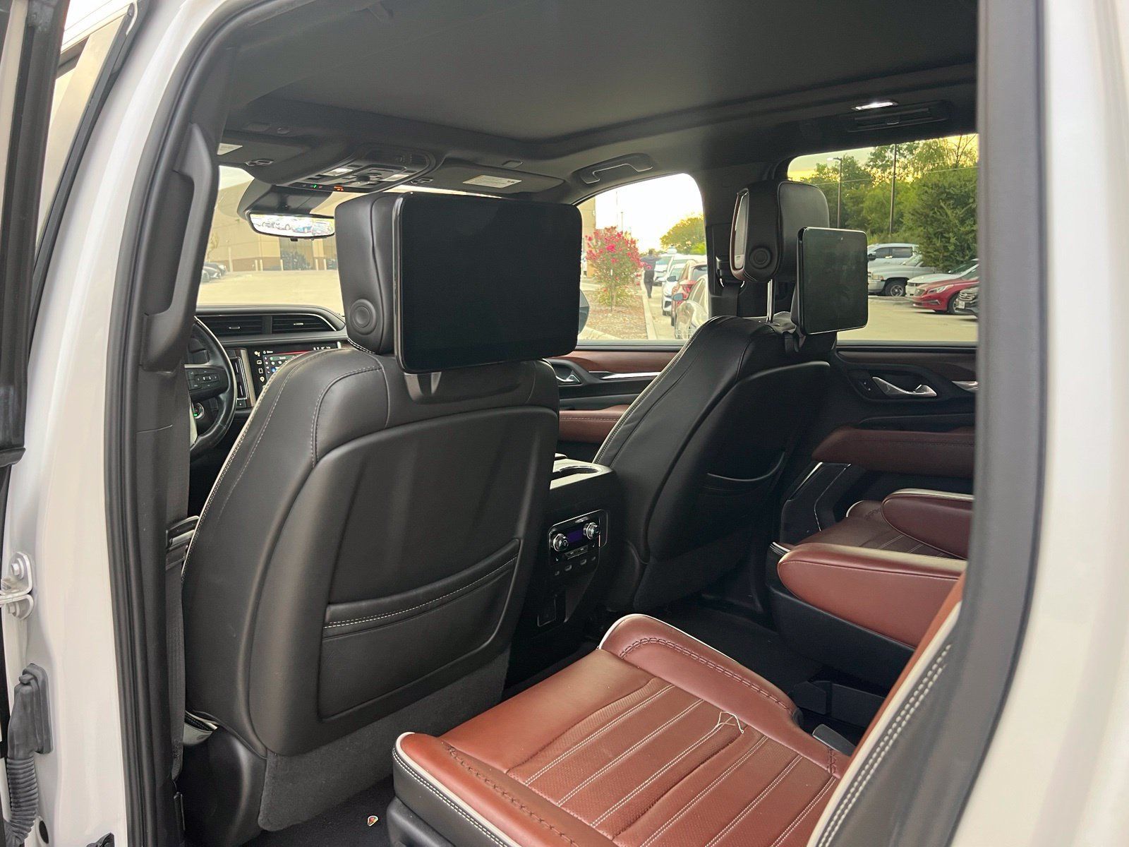 Used 2023 GMC Yukon XL Denali Ultimate AWD/4WD image 19