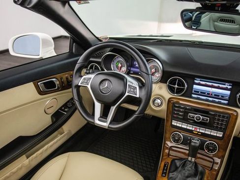 Used 2014 Mercedes-Benz SLK 250 2dr Roadster SLK 250 w/ Premium Package image 4