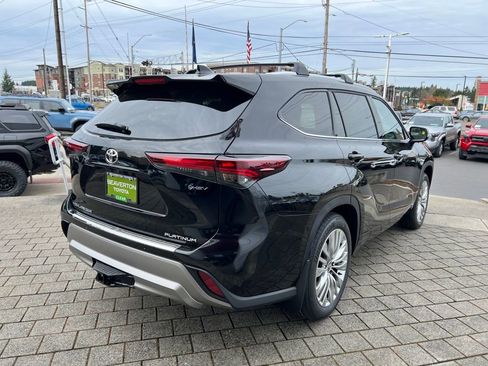 New 2026 Toyota Highlander Platinum image 5