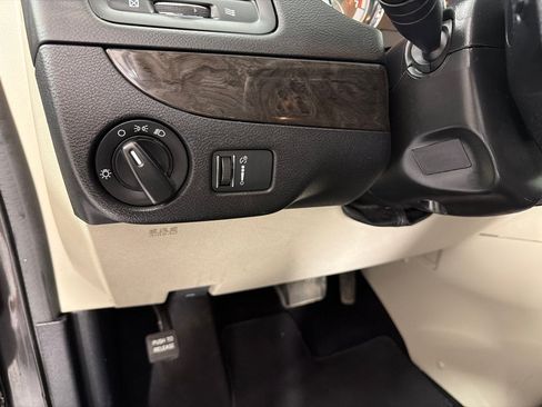 Used 2020 Dodge Grand Caravan SE FWD image 14