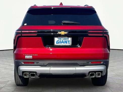 Used 2026 Chevrolet Traverse LT w/ LPO, Floor Liner Package FWD image 5