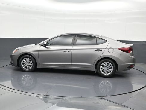 Used 2020 Hyundai Elantra SE image 2