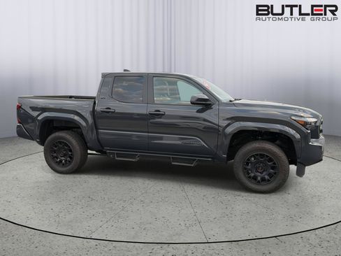 Certified 2025 Toyota Tacoma SR5 AWD/4WD image 7