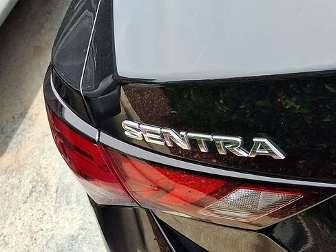 Used 2025 Nissan Sentra SV FWD image 9