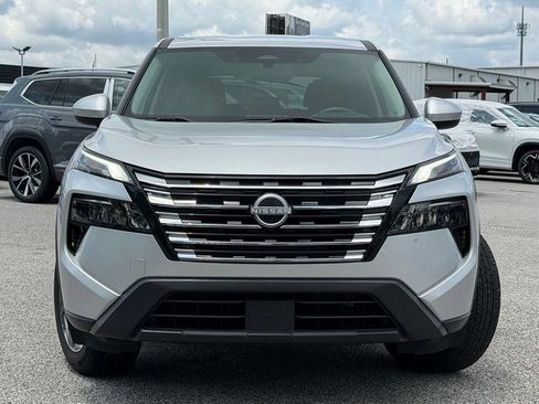 Used 2024 Nissan Rogue SV FWD image 2