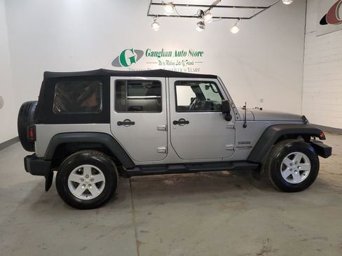 Used 2018 Jeep Wrangler Unlimited Sport S image 8