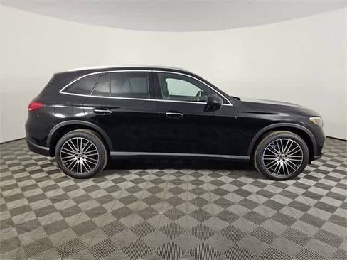Used 2025 Mercedes-Benz GLC 300 4MATIC image 6