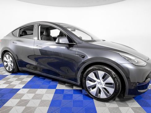 Used 2024 Tesla Model Y Long Range AWD/4WD image 4