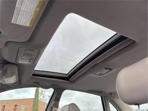 Used 1999 Toyota Avalon XLS image 16