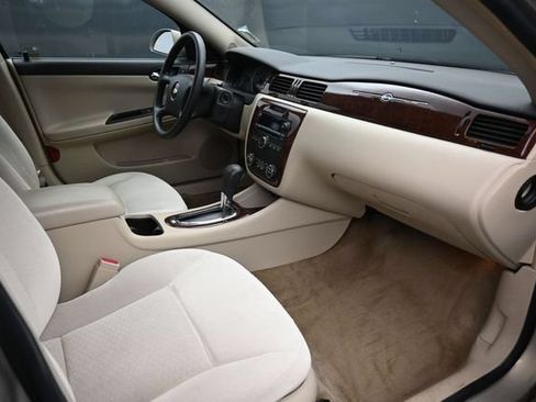 Used 2009 Chevrolet Impala LT FWD image 19