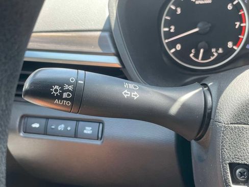 Used 2024 Nissan Altima 2.5 SV FWD image 23