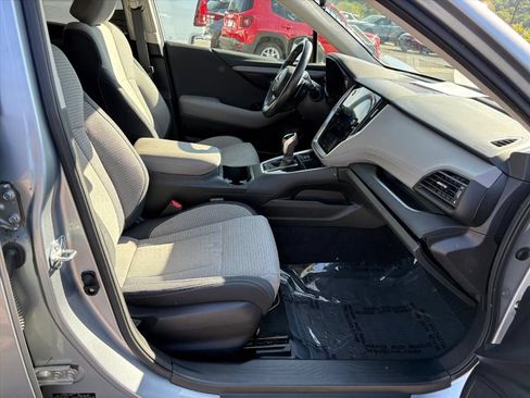 Used 2024 Subaru Outback Premium AWD/4WD image 17